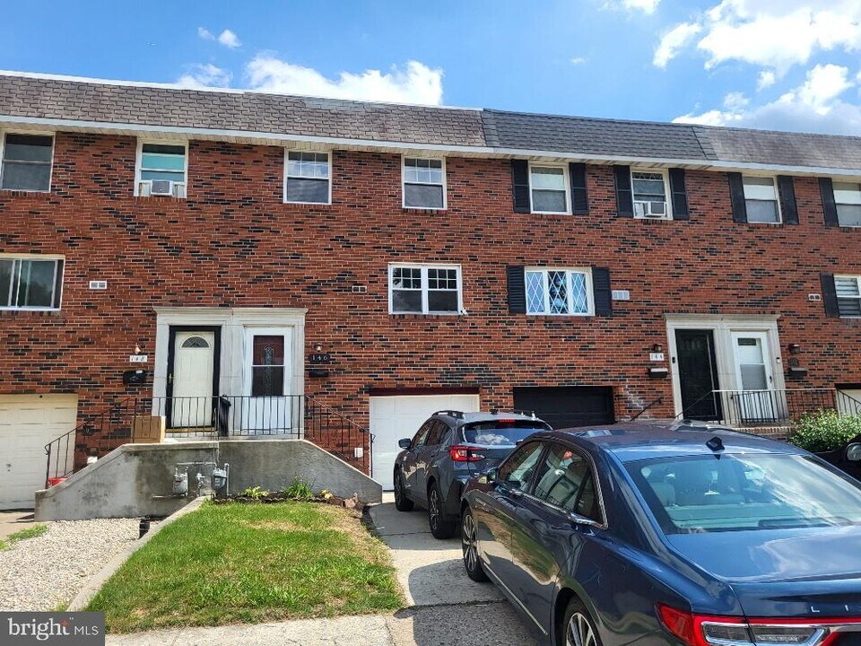 146 Suburban Terrace in Stratford, NJ - Building Photo