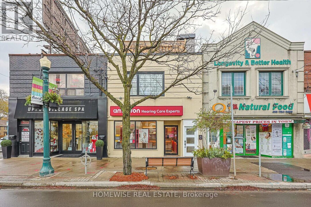 999 Eglinton Ave W in Toronto, ON - Building Photo