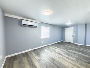 1155-1159 E 10th St in Long Beach, CA - Foto de edificio - Building Photo