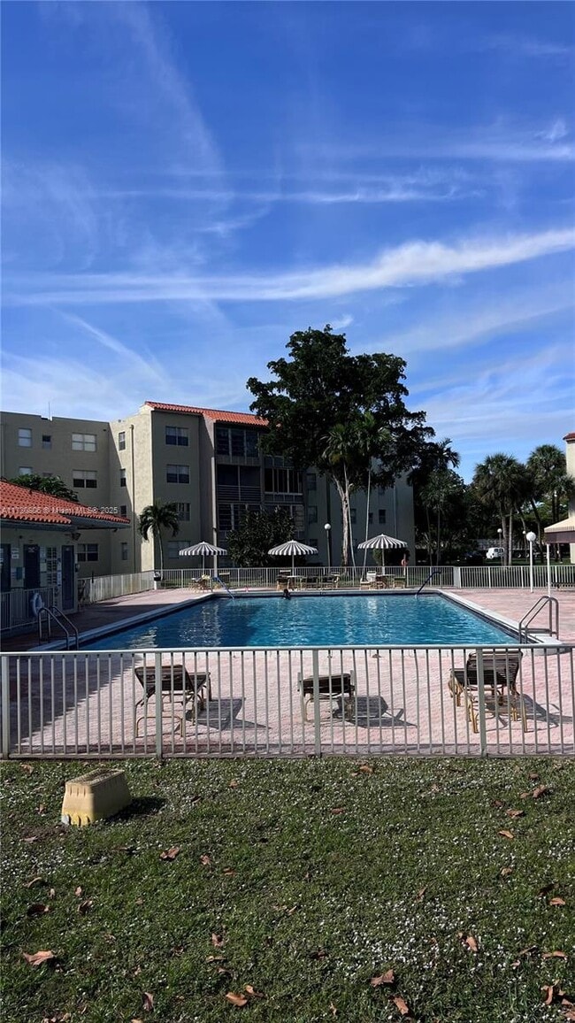 property at 1800 N Lauderdale Ave