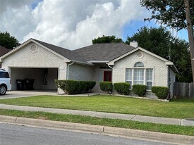 1112 Cimarron Ct in San Marcos, TX - Building Photo