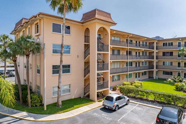 Bay West Condominiums in Largo, FL - Building Photo - Building Photo