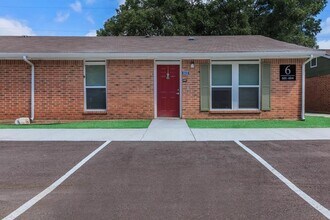 401 Hwy 95 in Elgin, TX - Building Photo - Building Photo