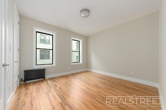85 Eastern Pkwy, Unit 4D in Brooklyn, NY - Building Photo - Building Photo