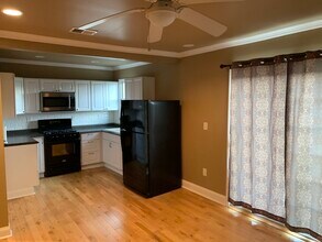 325 Hallock St, Unit 2 in Pittsburgh, PA - Foto de edificio - Building Photo
