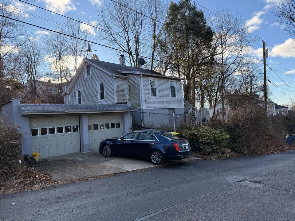 180 Rumford St in Waterbury, CT - Building Photo