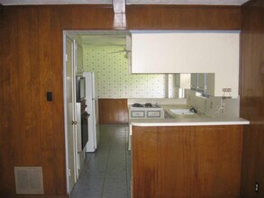 330 N Forest Blvd in Houston, TX - Foto de edificio - Building Photo