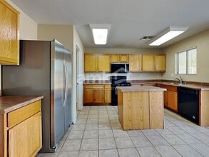 1102 E Renegade Trl in San Tan Valley, AZ - Foto de edificio - Building Photo