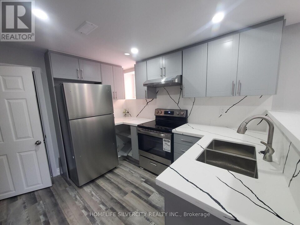 44 Wildberry Crescent in Brampton, ON - Building Photo