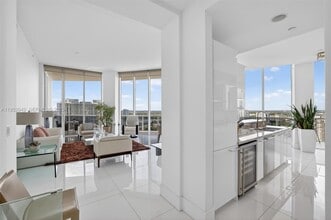 4100 Island Blvd in Aventura, FL - Building Photo - Building Photo