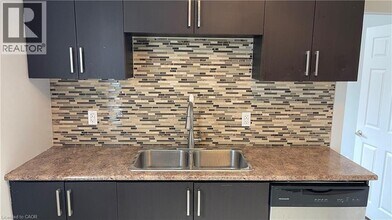 1544 King St E in Hamilton, ON - Building Photo - Building Photo