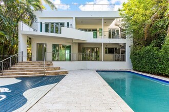 5625 N Bay Rd in Miami Beach, FL - Building Photo - Building Photo