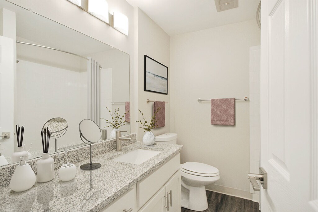 Cass Lake Shore Club Apartments in Waterford, MI