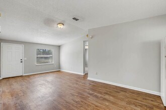 11034 Key Haven Blvd in Jacksonville, FL - Building Photo - Building Photo