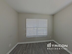 2031 Newtown Rd in Groveland, FL - Building Photo - Building Photo