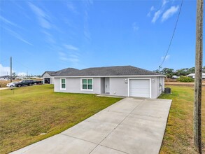 7022 Alfa Ct in La Belle, FL - Building Photo - Building Photo