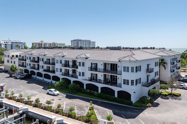 Charleston Square in Naples, FL - Building Photo - Building Photo
