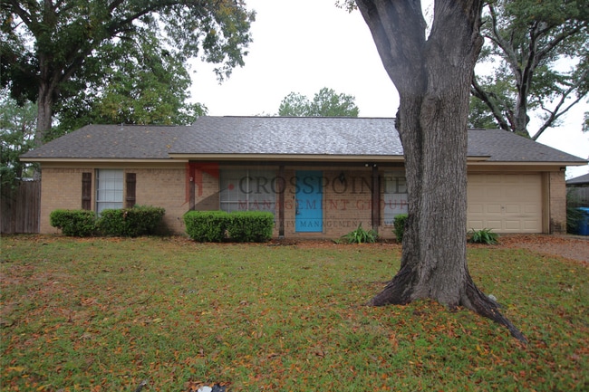 property at 305 Lakeview St