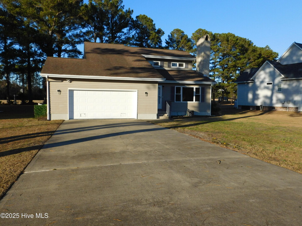 1103 Pelican Dr in New Bern, NC - Building Photo