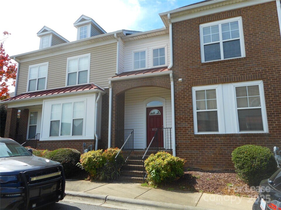 8329 Scotney Bluff Avenue in Charlotte, NC - Building Photo