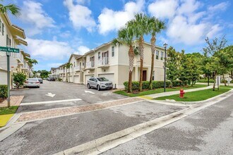91 Palm Ln in Royal Palm Beach, FL - Foto de edificio - Building Photo