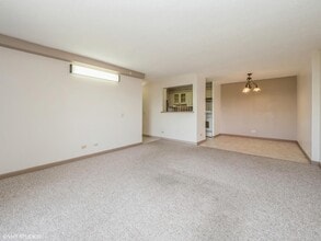 1800 Huntington Blvd in Hoffman Estates, IL - Building Photo - Building Photo