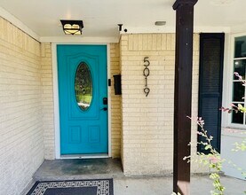 5019 Oak Forest Dr in Houston, TX - Building Photo - Building Photo