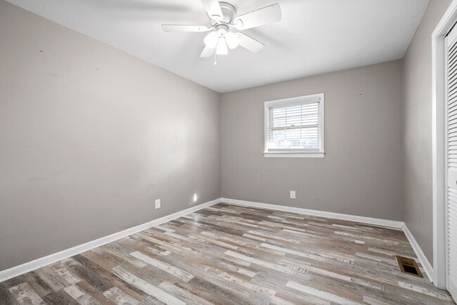 329 Donna Dr in Hopkinsville, KY - Building Photo - Building Photo
