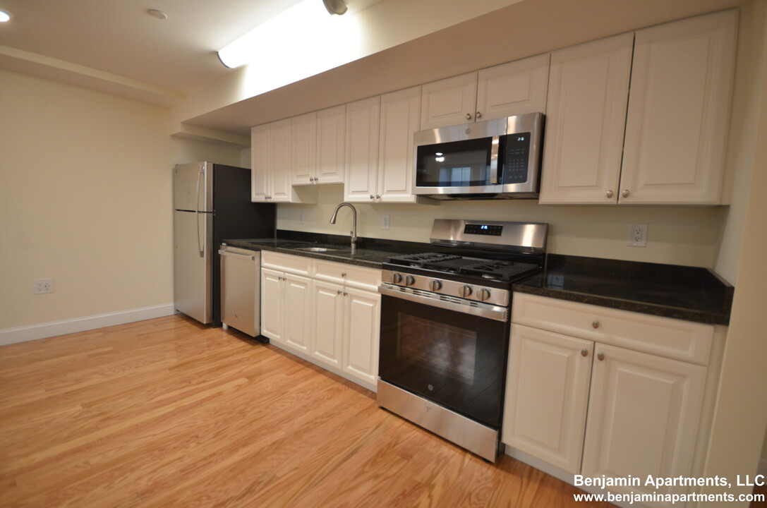 15 Langdon St, Unit 5 in Cambridge, MA - Building Photo