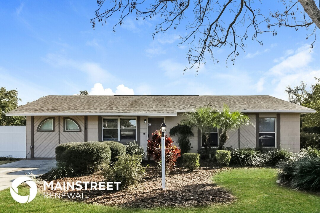 13228 Grand Terrace Dr in Grand Island, FL - Building Photo