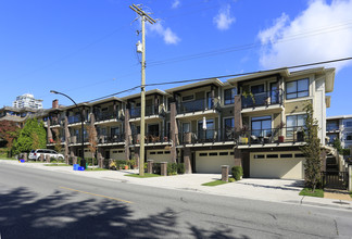 Earls Court in White Rock, BC - Building Photo - Building Photo