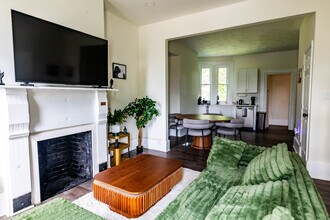 2325 5th Ave, Unit 2 in Pittsburgh, PA - Building Photo - Building Photo