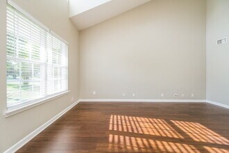 360 Davids Way in La Vergne, TN - Foto de edificio - Building Photo