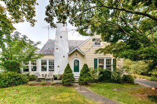 10 Valley View Ave in Gladstone, NJ - Building Photo