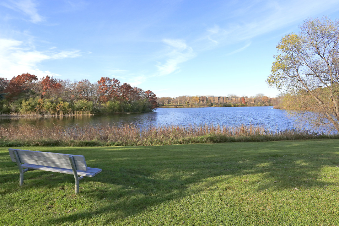 Lake Cove Village in Inver Grove Heights, MN - Foto de edificio