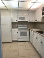 347 Flanders Dr in Delray Beach, FL - Building Photo