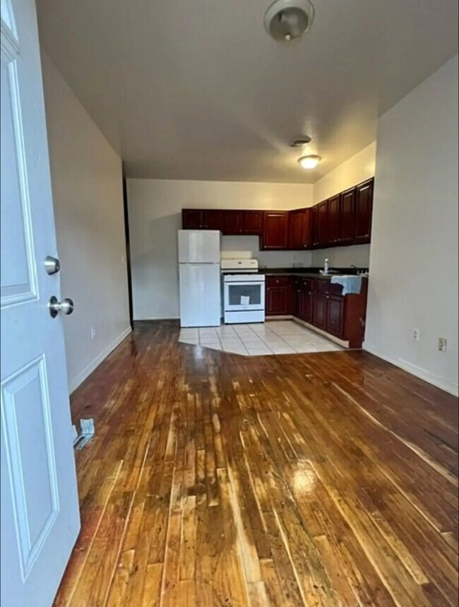 28A Radde Pl, Unit A in Brooklyn, NY - Building Photo - Building Photo