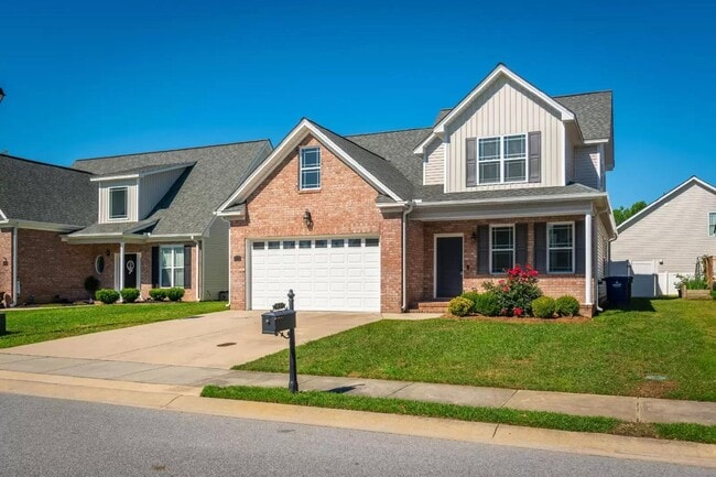 925 Dearborn Ct in Winterville, NC - Building Photo - Building Photo
