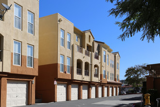 San Martin De Porres Apartments in Spring Valley, CA - Foto de edificio - Building Photo