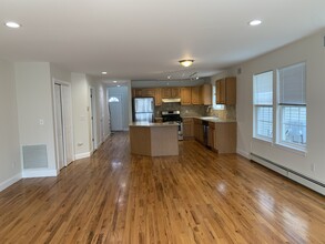 20-24 Yennicock Ave in Port Washington, NY - Building Photo - Interior Photo