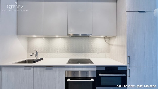 158 Front St E in Toronto, ON - Building Photo - Building Photo