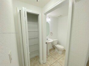 11005 NW 87th St in Doral, FL - Building Photo - Building Photo