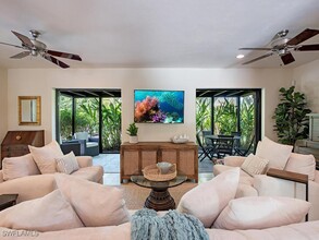 1200 9th Ave N in Naples, FL - Foto de edificio - Building Photo
