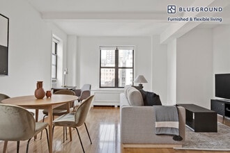 210 W 70th St in New York, NY - Building Photo - Building Photo