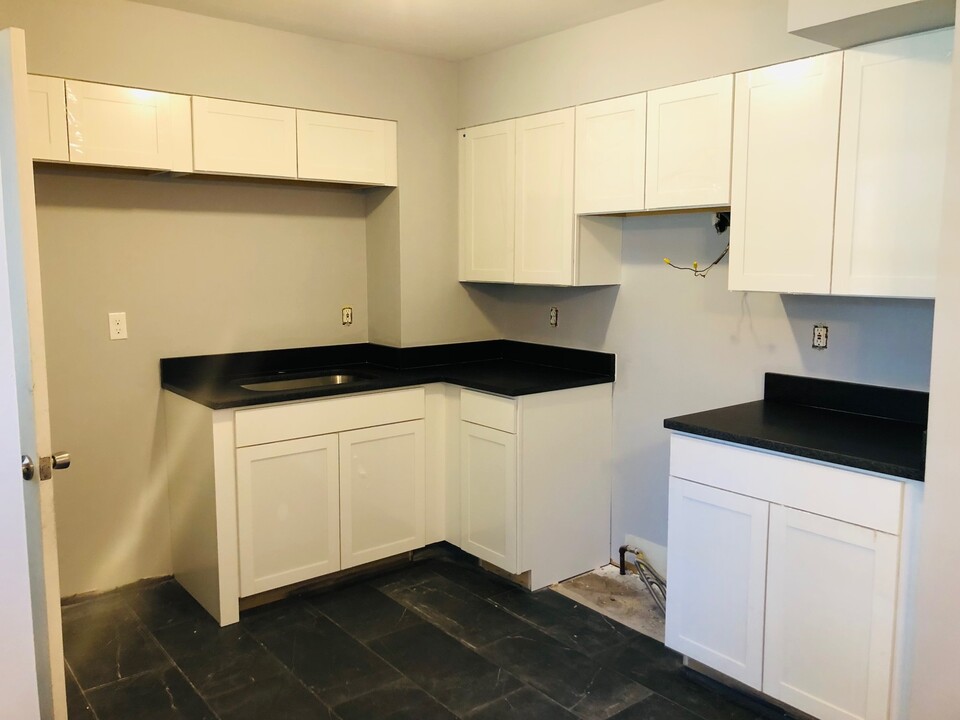 75 Saltonstall Pky, Unit A20 in East Haven, CT - Building Photo