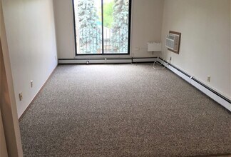 Sylvia Manor in Saskatoon, SK - Building Photo - Building Photo