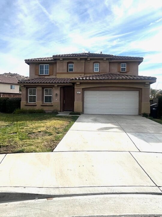 25977 Magnifica Ct in Moreno Valley, CA - Foto de edificio