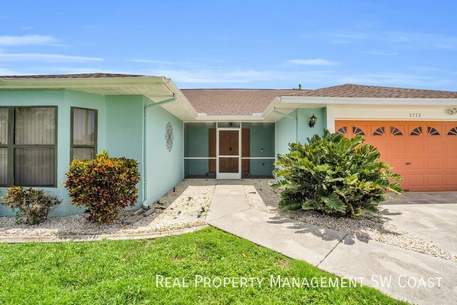 3713 SE 6th Ave in Cape Coral, FL - Building Photo