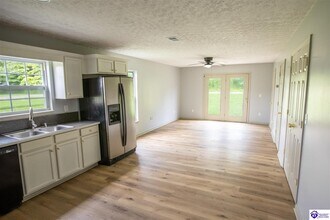 101 Poplar Cir in Radcliff, KY - Building Photo - Building Photo