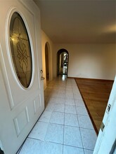 696 N Indiana Ave in Lindenhurst, NY - Building Photo - Building Photo